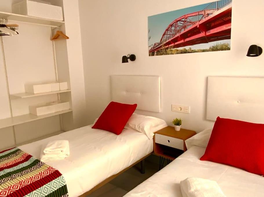 My Home In Triana, Luminoso Y Acogedor Apartamento Sevilha Exterior foto